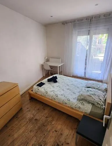 T3 Petit Confort - Proche Commodites - Parking Prive *