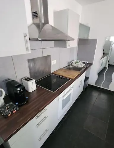 T3 Petit Confort - Proche Commodités - Parking Privé